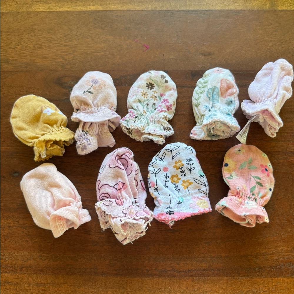 Gerber Floral and‎ Pastel Baby Mittens Set